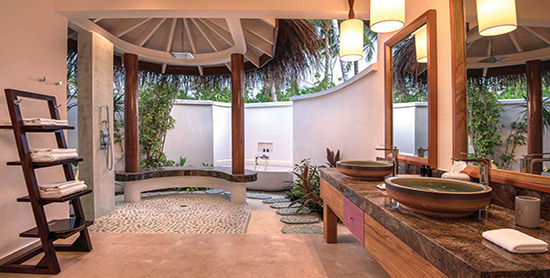 Baño de la Beach Family Villa with Pool de OBLU Select at Sangeli